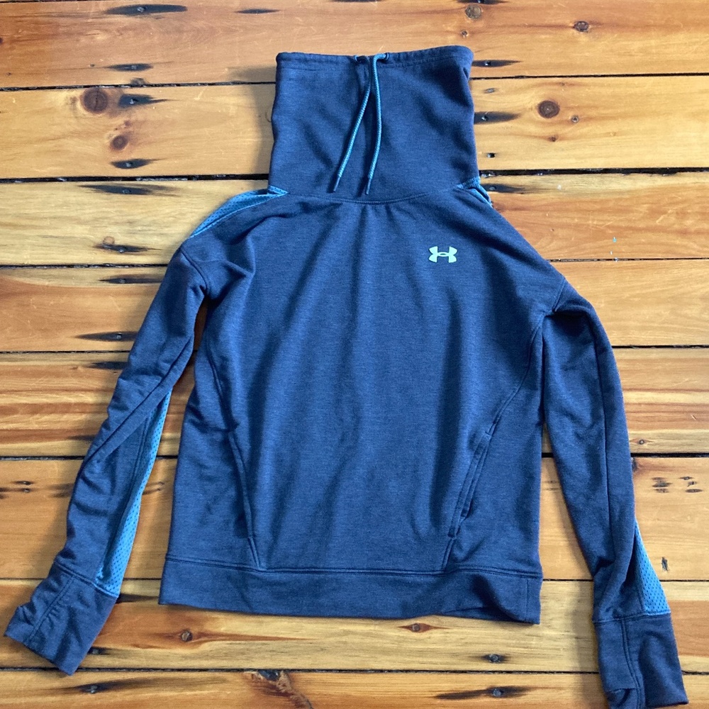Under Armor barely Worn Athletic Sweatshirt